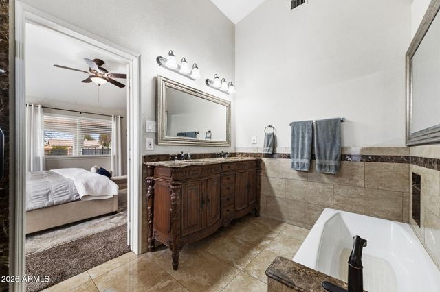 1822 E LEXINGTON Avenue N, Gilbert, AZ 85234