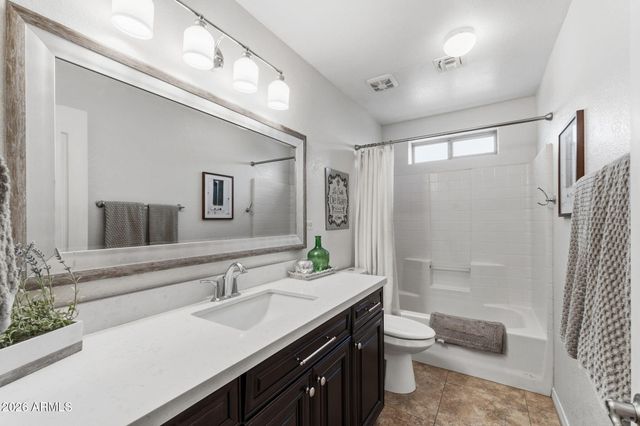 1822 E LEXINGTON Avenue N, Gilbert, AZ 85234