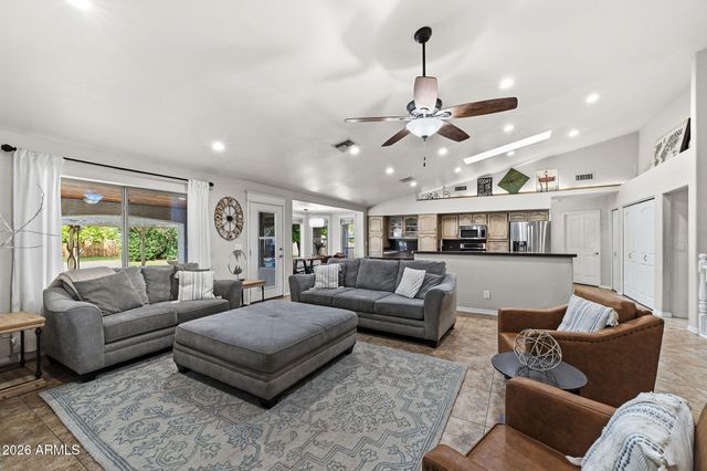 1822 E LEXINGTON Avenue N, Gilbert, AZ 85234