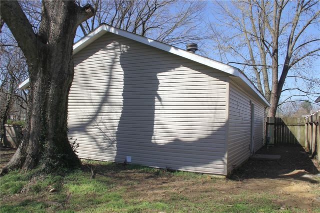 917 N Britt Street, Siloam Springs, AR 72761