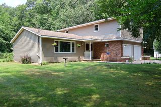 37 S Bear Lake Road, Muskegon, MI 49445
