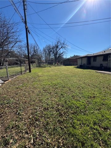 2325 N 41st Street, Waco, TX 76708
