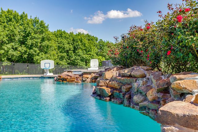 2029 Shady Creek Crossing, Azle, TX 76020