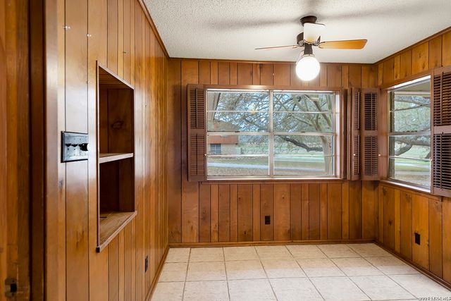 1709 Hickory, Floresville, TX 78114