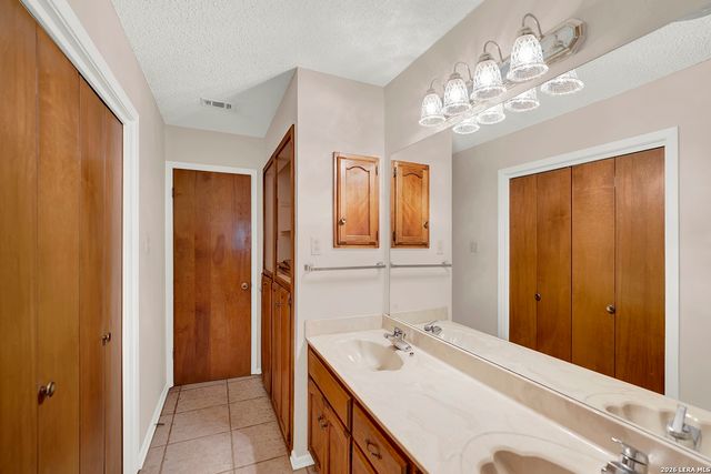 1709 Hickory, Floresville, TX 78114