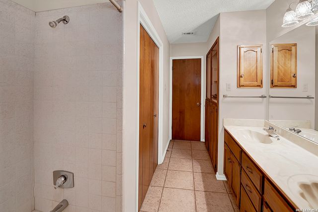 1709 Hickory, Floresville, TX 78114