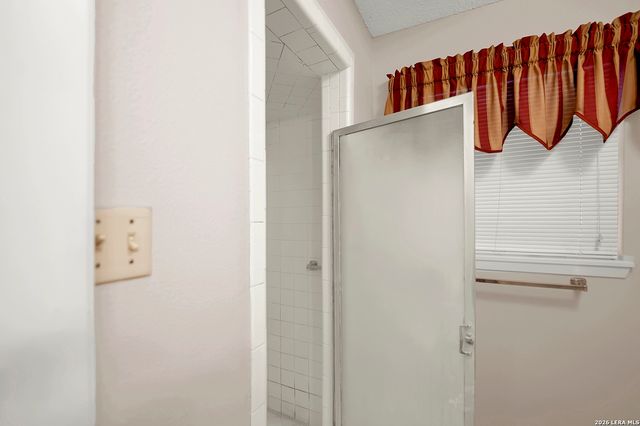 1709 Hickory, Floresville, TX 78114