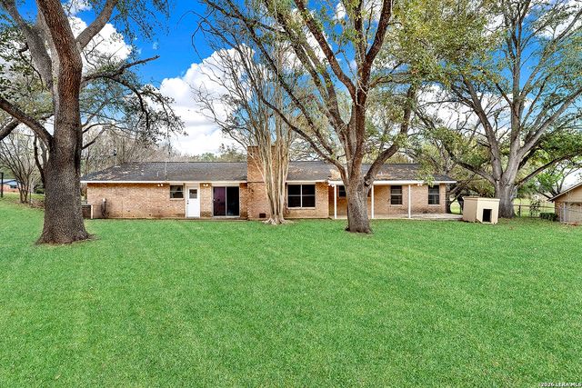 1709 Hickory, Floresville, TX 78114