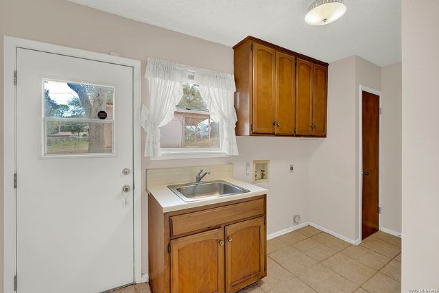 1709 Hickory, Floresville, TX 78114