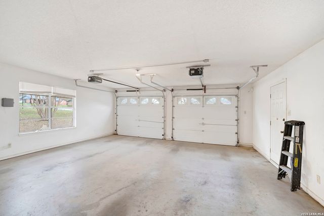 1709 Hickory, Floresville, TX 78114