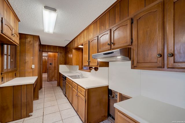 1709 Hickory, Floresville, TX 78114