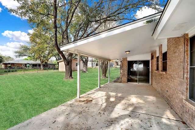 1709 Hickory, Floresville, TX 78114