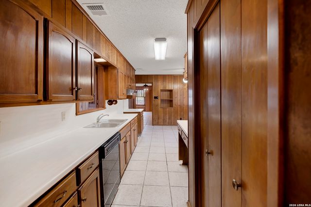 1709 Hickory, Floresville, TX 78114