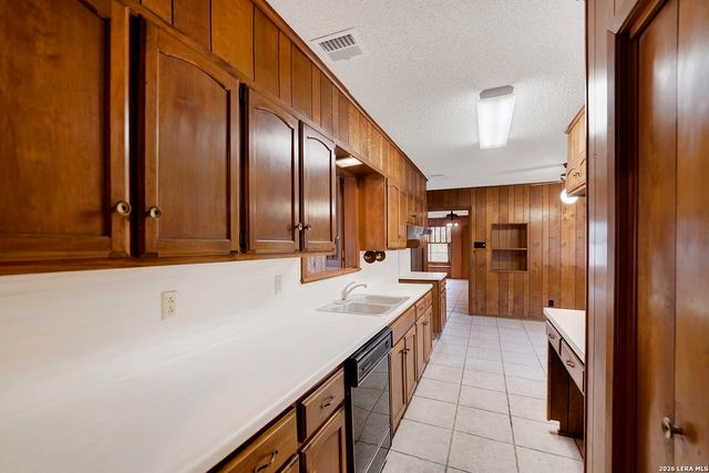 1709 Hickory, Floresville, TX 78114