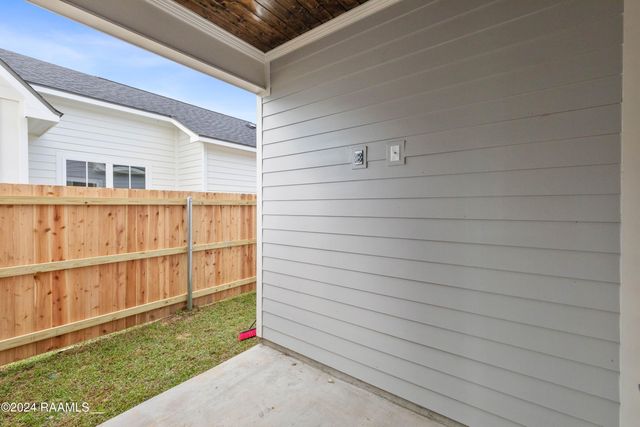 124 Bayfield Drive, Youngsville, LA 70592