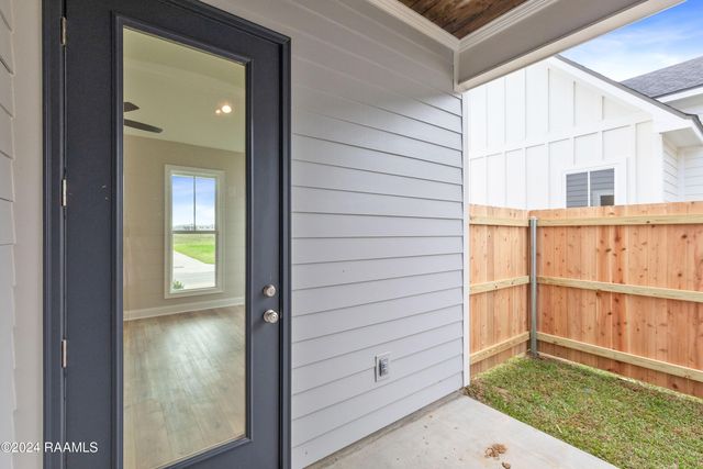 124 Bayfield Drive, Youngsville, LA 70592