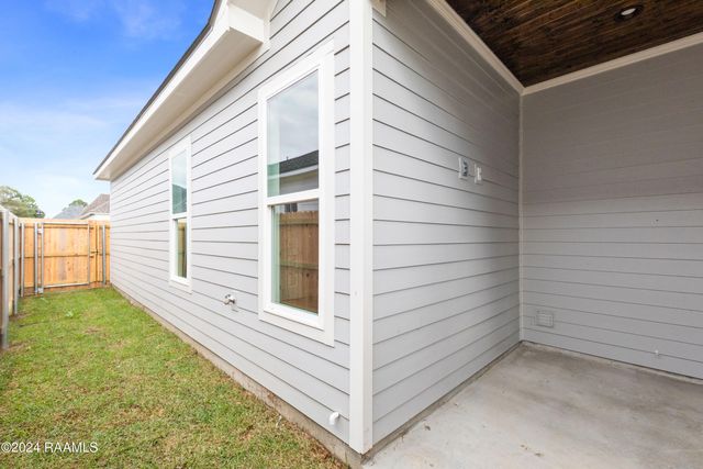 124 Bayfield Drive, Youngsville, LA 70592