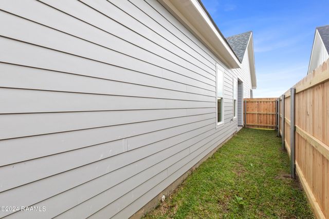 124 Bayfield Drive, Youngsville, LA 70592