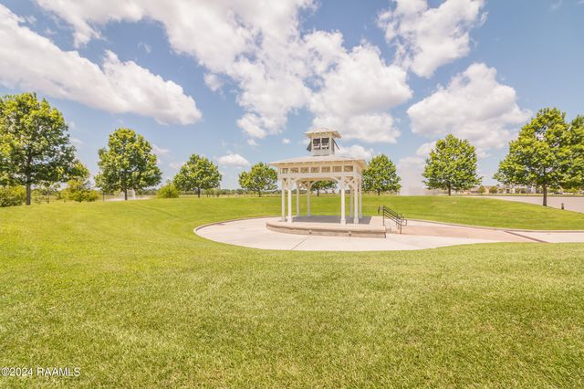 124 Bayfield Drive, Youngsville, LA 70592