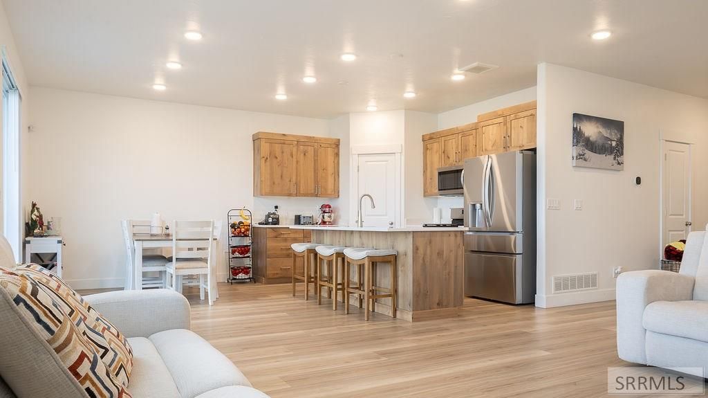 Image 4 of property listing at 2475 E Pinnacle Drive, Idaho Falls, ID 83401