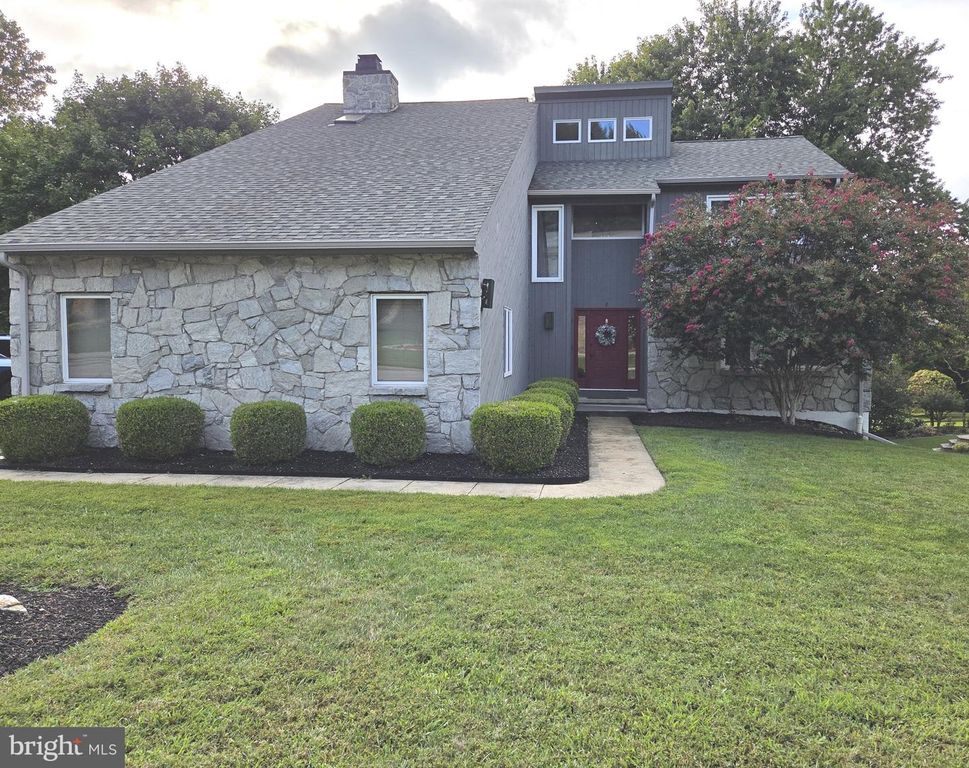 8 HAYES CT, Wilmington, DE 19808