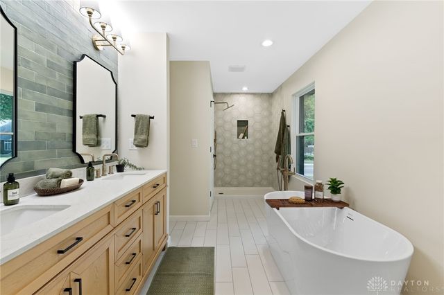 703 Nelson Court, Tipp City, OH 45371
