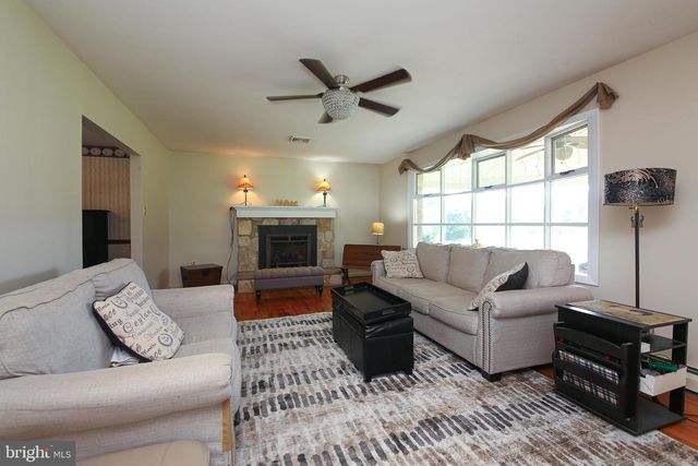 2850 THOMPSON RD, Harleysville, PA 19438