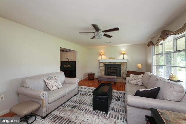 2850 THOMPSON RD, Harleysville, PA 19438