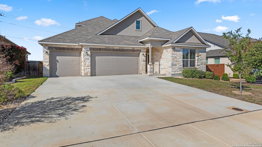 3210 Roan St, New Braunfels, TX 78130