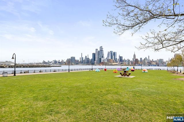 1025 Maxwell Lane 1209, Hoboken, NJ 07030