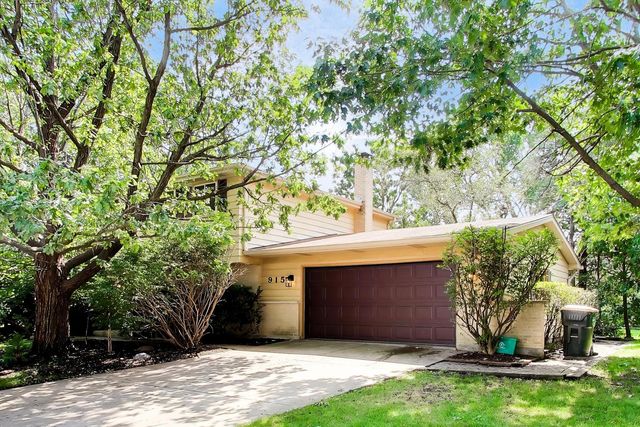 915 W Frontenac Drive, Arlington Heights, IL 60004