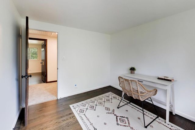 915 W Frontenac Drive, Arlington Heights, IL 60004