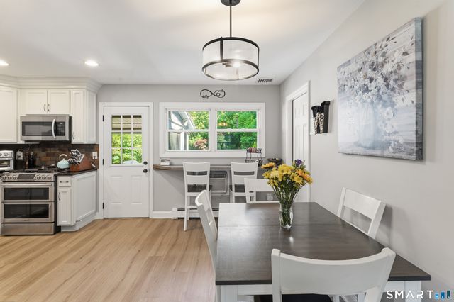 17 Greenbriar Lane, Newtown, CT 06470