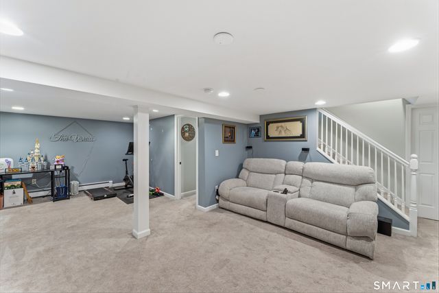 17 Greenbriar Lane, Newtown, CT 06470