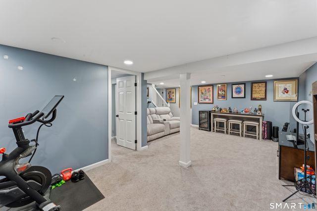 17 Greenbriar Lane, Newtown, CT 06470