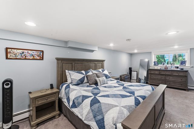17 Greenbriar Lane, Newtown, CT 06470