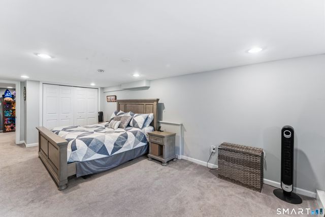 17 Greenbriar Lane, Newtown, CT 06470