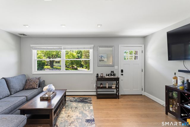 17 Greenbriar Lane, Newtown, CT 06470