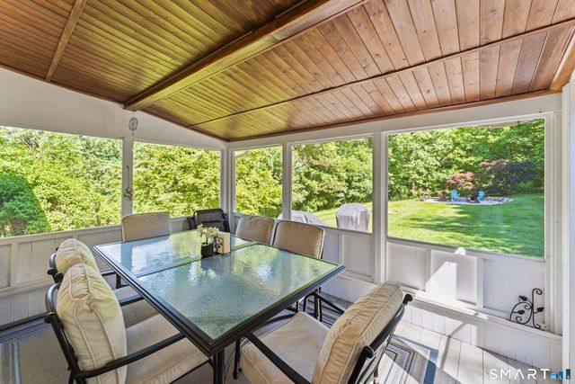 17 Greenbriar Lane, Newtown, CT 06470