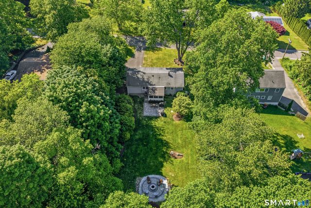 17 Greenbriar Lane, Newtown, CT 06470