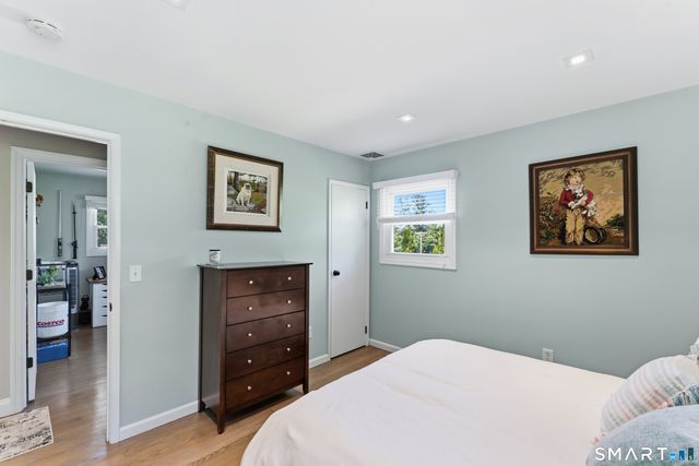 17 Greenbriar Lane, Newtown, CT 06470