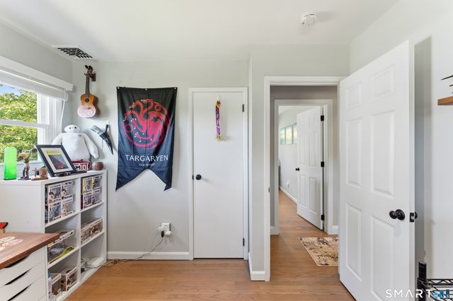 17 Greenbriar Lane, Newtown, CT 06470