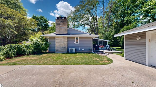 614 W Meadowbrook, Midland, MI 48640