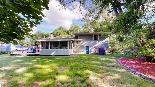 614 W Meadowbrook, Midland, MI 48640