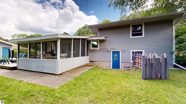 614 W Meadowbrook, Midland, MI 48640