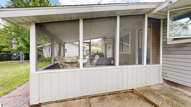 614 W Meadowbrook, Midland, MI 48640