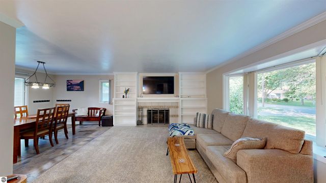 614 W Meadowbrook, Midland, MI 48640