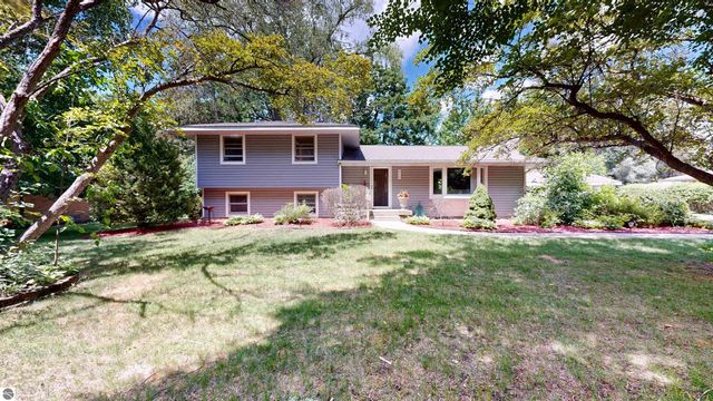614 W Meadowbrook, Midland, MI 48640