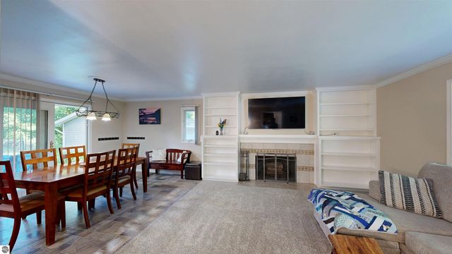 614 W Meadowbrook, Midland, MI 48640