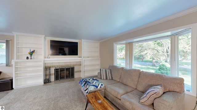 614 W Meadowbrook, Midland, MI 48640